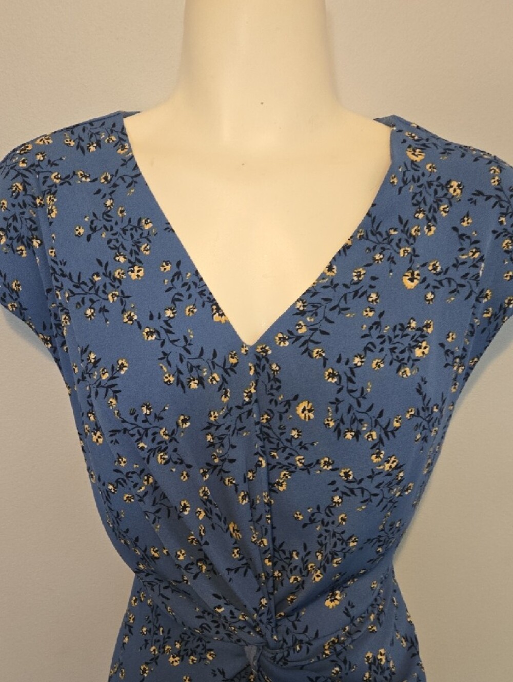 RW&CO. Blue Floral Knot-Front Midi Dress - Picture 4 of 7